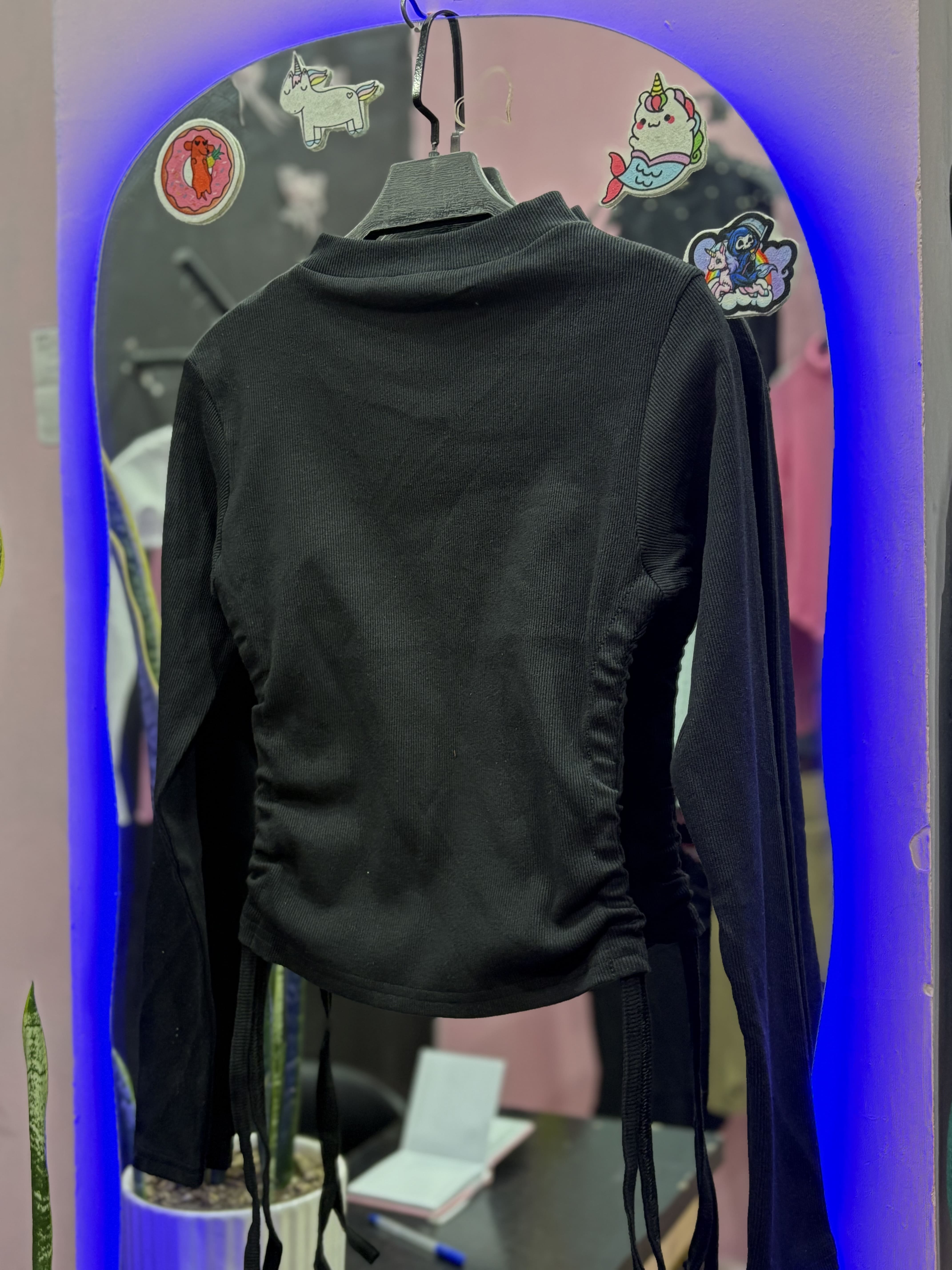 کراپ استین بلند دارای بند قابل تنظیم🖤